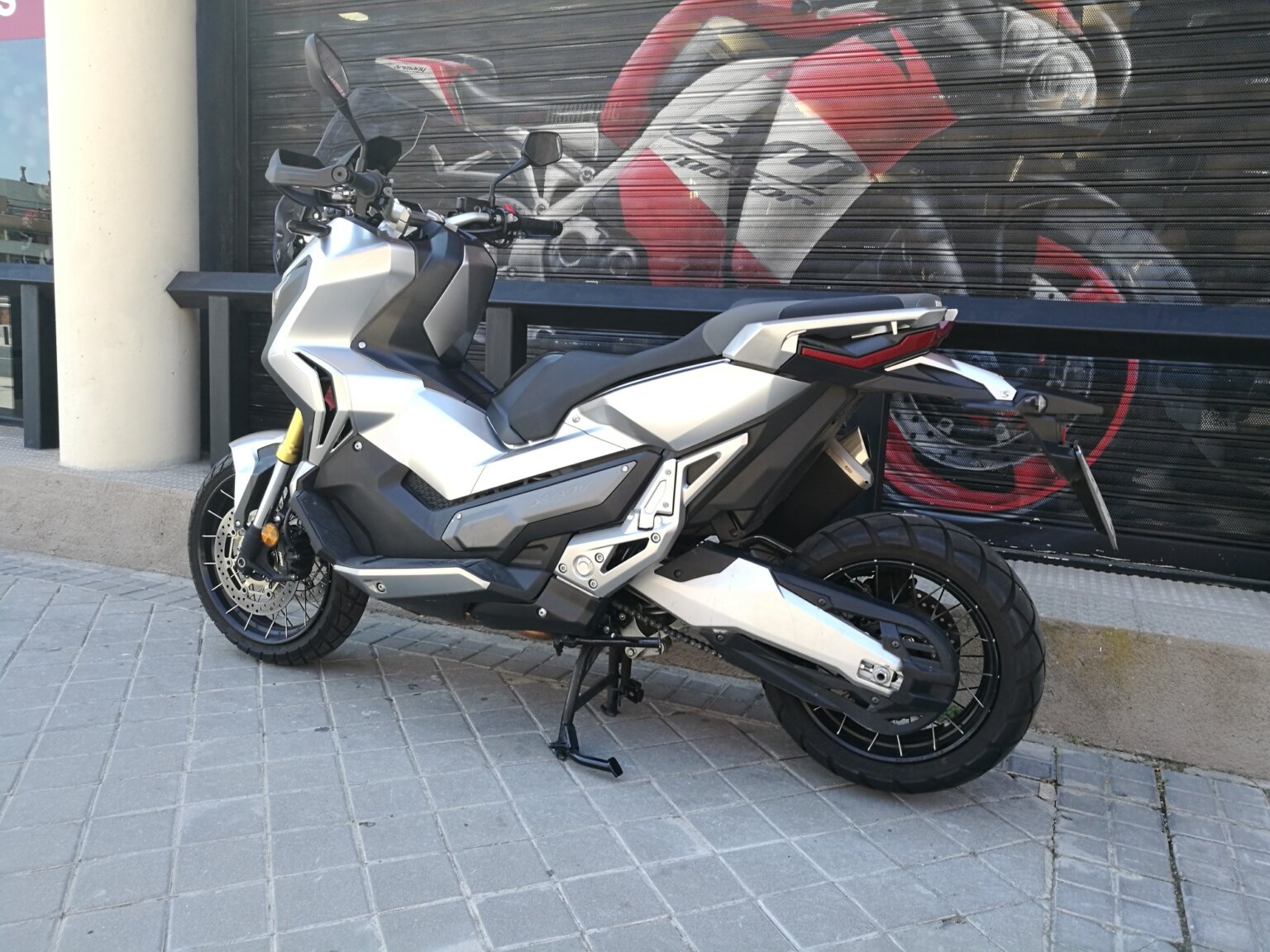 Honda x adv 750